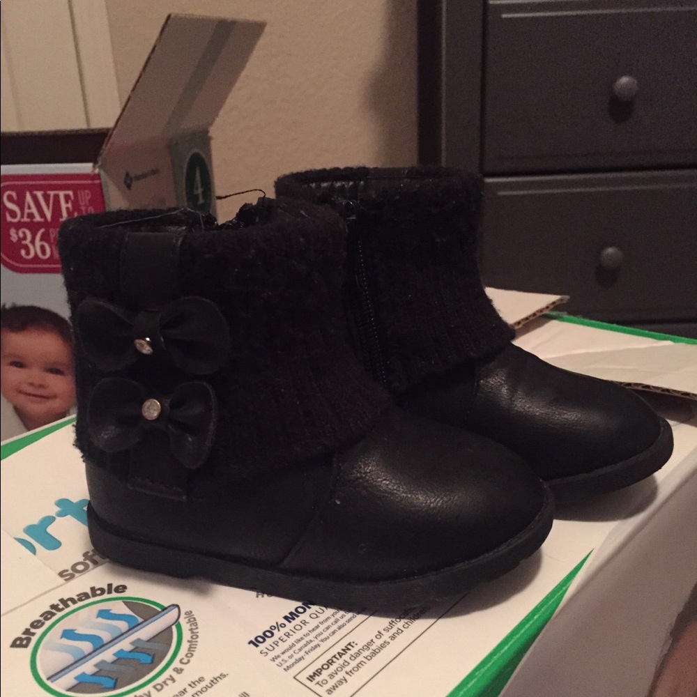 Black dress boots